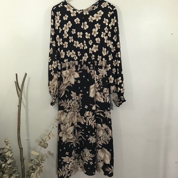 Zara Floral Dress - Picture 3 of 9